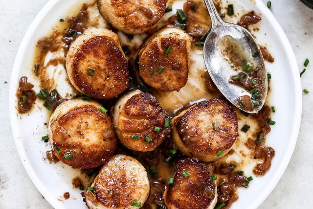 Easy Pan Seared Scallops With Shallots And White Wine Reduction Floating Kitchen